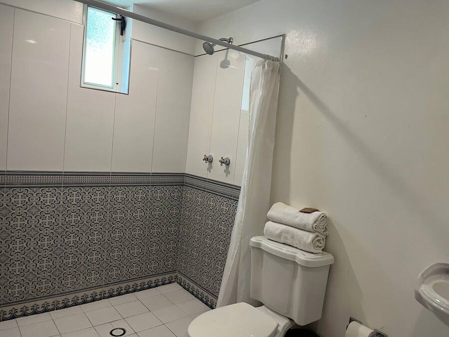 Standard Double Room | Bathroom