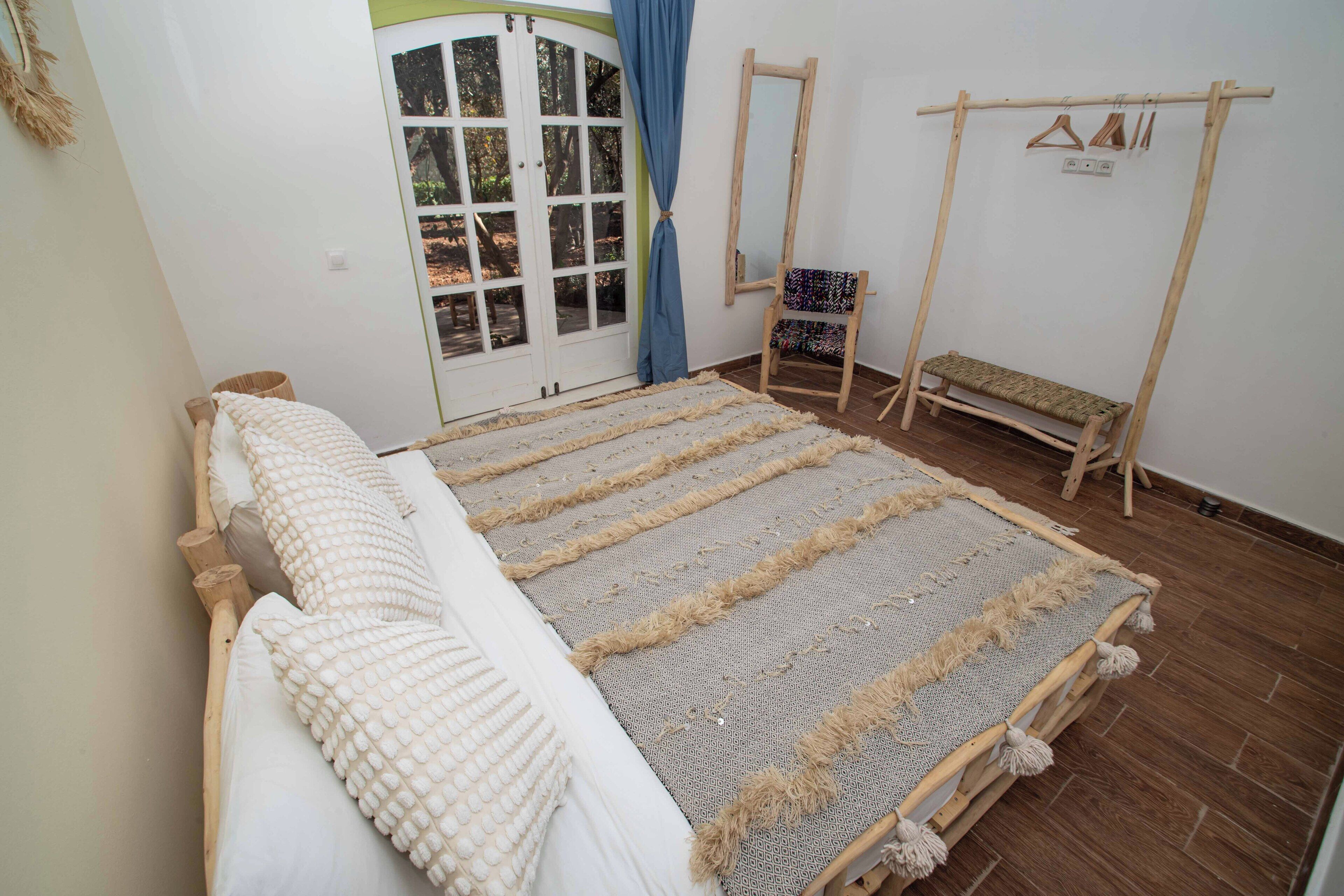 5 chambres, fer et planche à repasser, Wi-Fi, draps fournis