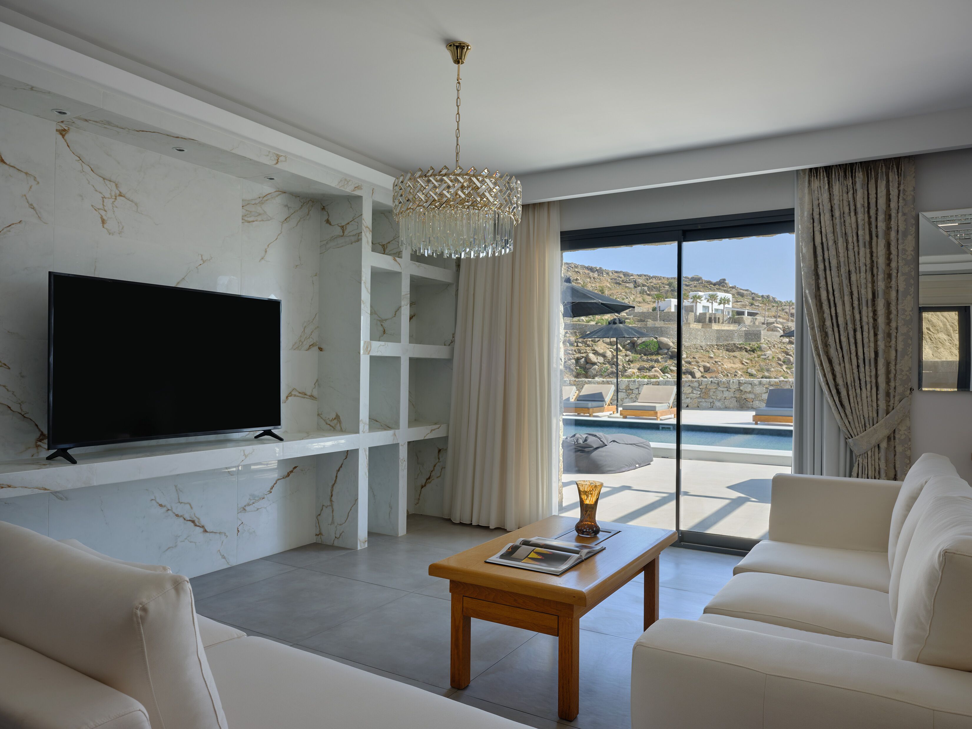 Smart-tv en een open haard