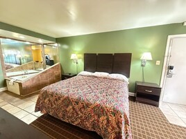 Deluxe Single Room, 1 King Bed, Smoking, Hot Tub | Desk, laptop workspace, iron/ironing board, free WiFi