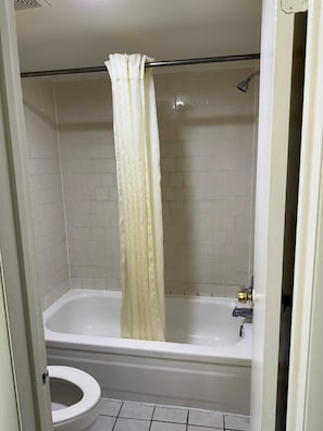 Standard Single Room, 1 King Bed, Smoking | Bathroom