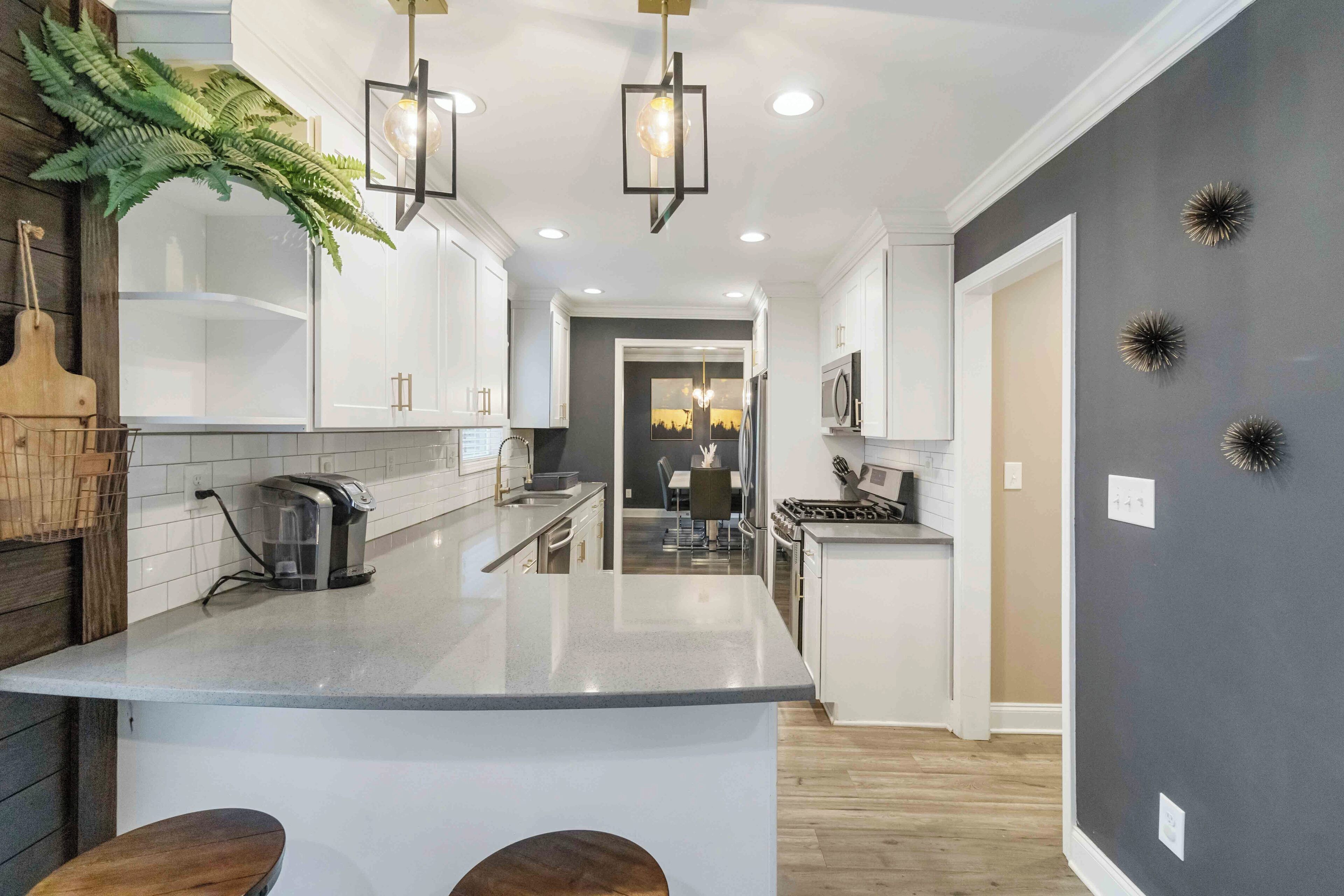 Micro-ondes, four, plaque de cuisson, lave-vaisselle