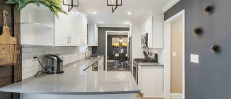 Micro-ondes, four, plaque de cuisson, lave-vaisselle