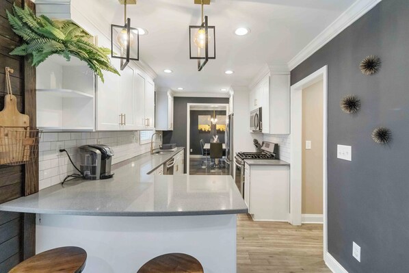 Mikrowelle, Ofen, Herdplatte, Geschirrspüler