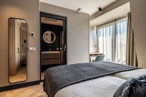 Apartment | Zimmersafe, Schreibtisch, laptopgeeigneter Arbeitsplatz