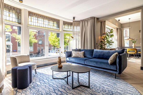 Appartement | Salle de séjour | TV connectée de 55 pouces avec chaînes par satellite