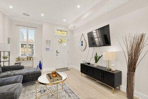 Living area - Charming 2-bedroom, 2.5 bathroom Rowhome in D.C. (Washington)