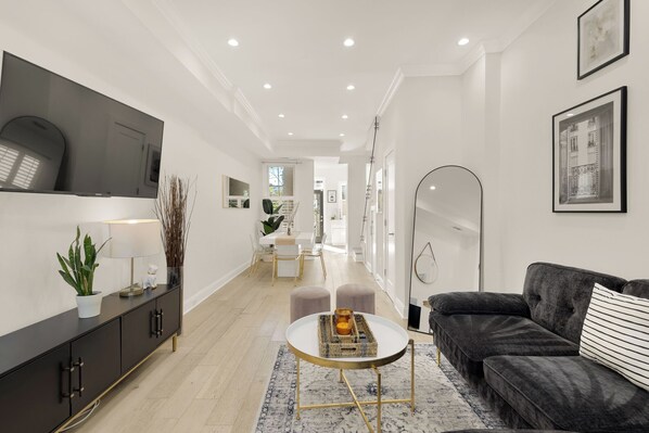 Living area - Charming 2-bedroom, 2.5 bathroom Rowhome in D.C. (Washington)