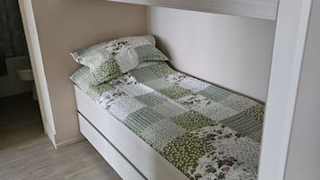 2 habitaciones, tabla de planchar con plancha, wifi y ropa de cama