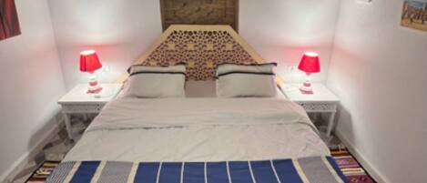 1 bedroom, bed sheets