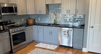 Gut renovated 3-bedroom apartment in historic Cape May