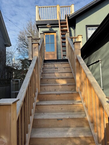 Gut renovated 3-bedroom apartment in historic Cape May