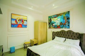 1 bedroom, in-room safe, desk, laptop workspace - Zinq Bridge Aparments (Abuja)