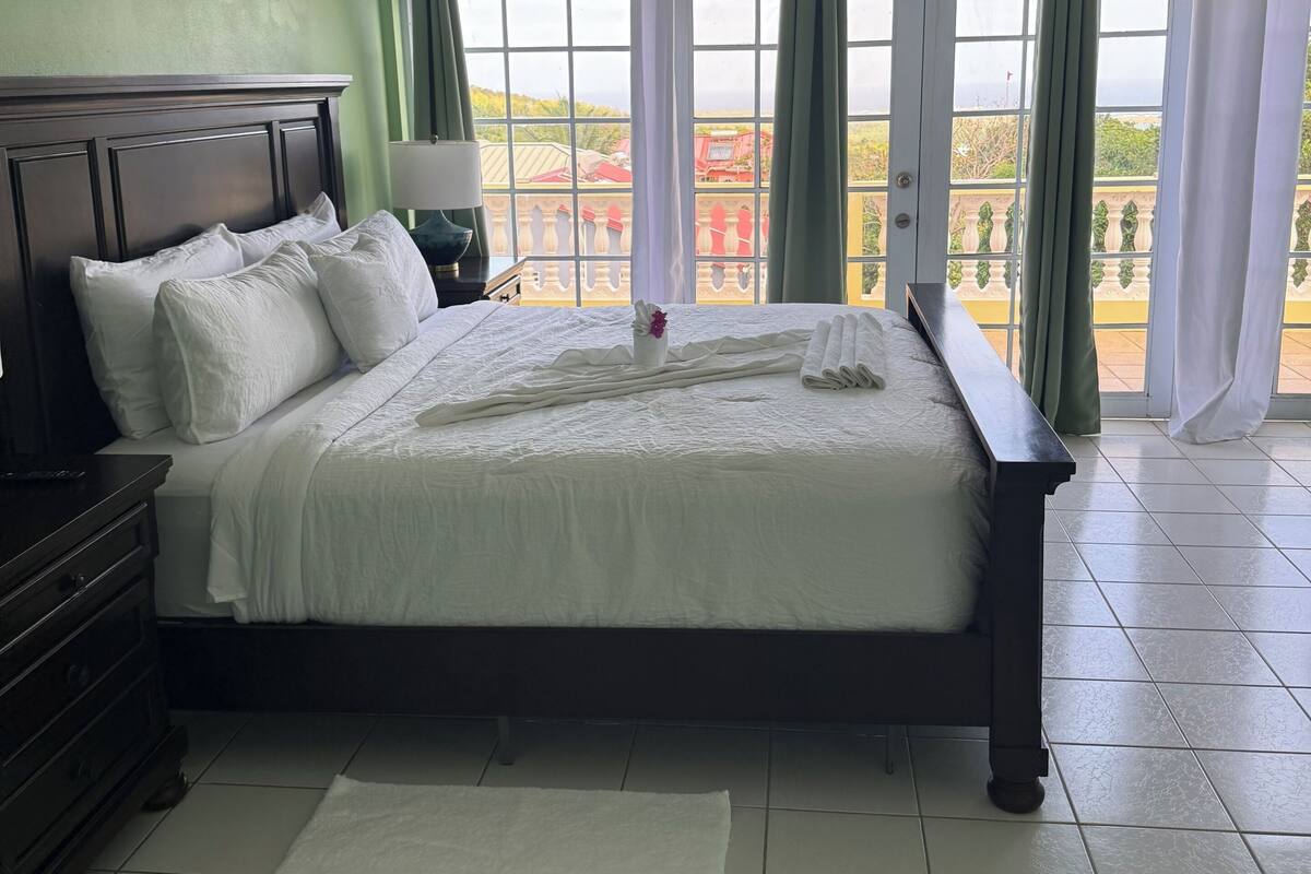 Villa, 1 King Bed, Ocean View | Blackout drapes, iron/ironing board, WiFi (free), individually decorated
