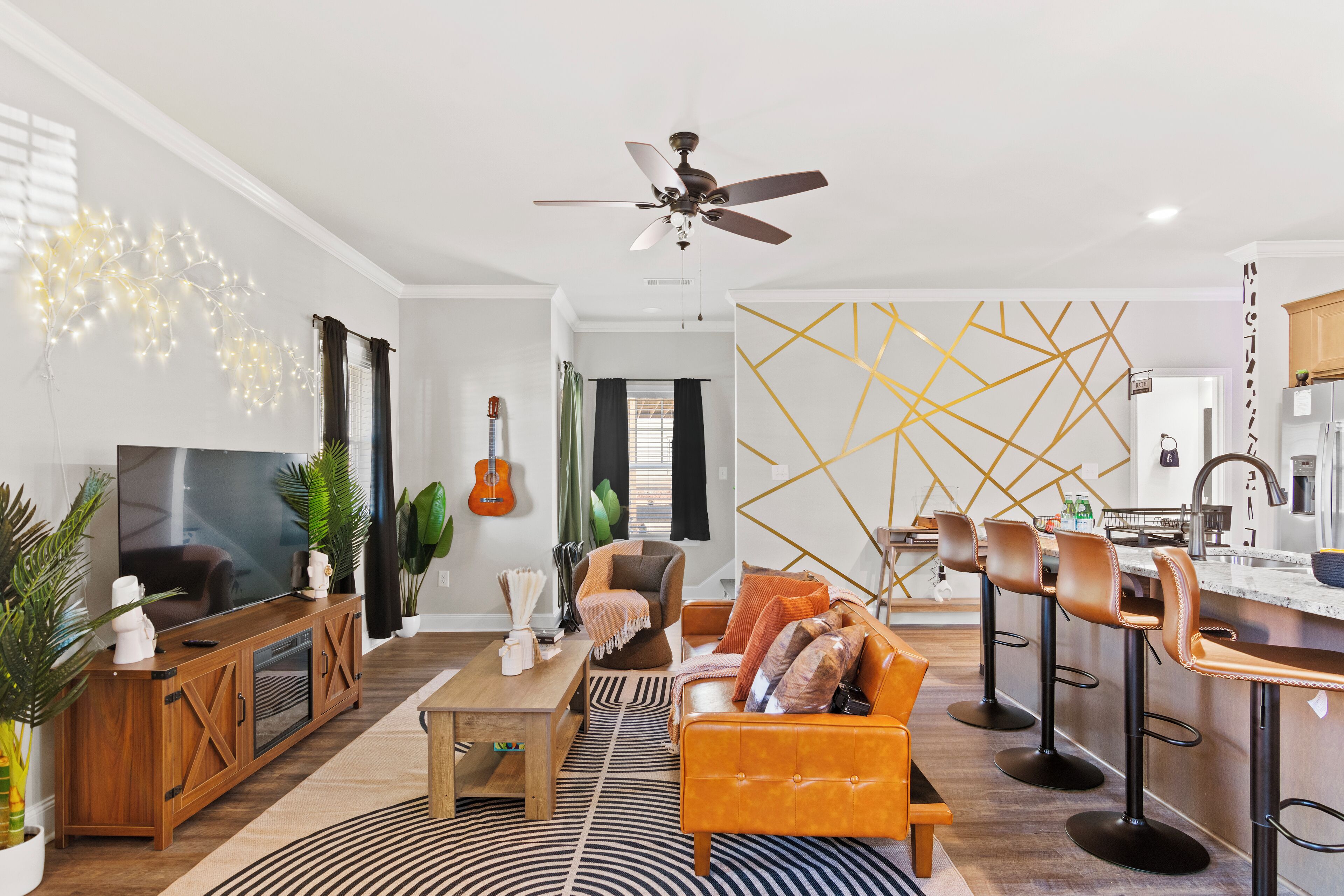 Älytelevisio, videopelejä, pöytäjalkapallopöytä, kirjoja