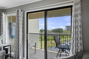 Smart TV - Memorable and Relaxing stay at our villa with Beach Front Access with Large Pool (Hilton Head Island)