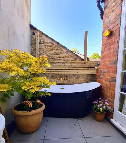 Incredible loft apartment with everything. Full service option.