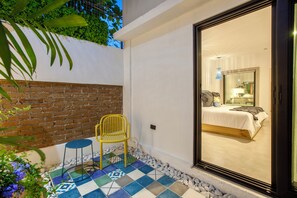 Elite Suite | In-room safe, blackout drapes, iron/ironing board, free WiFi