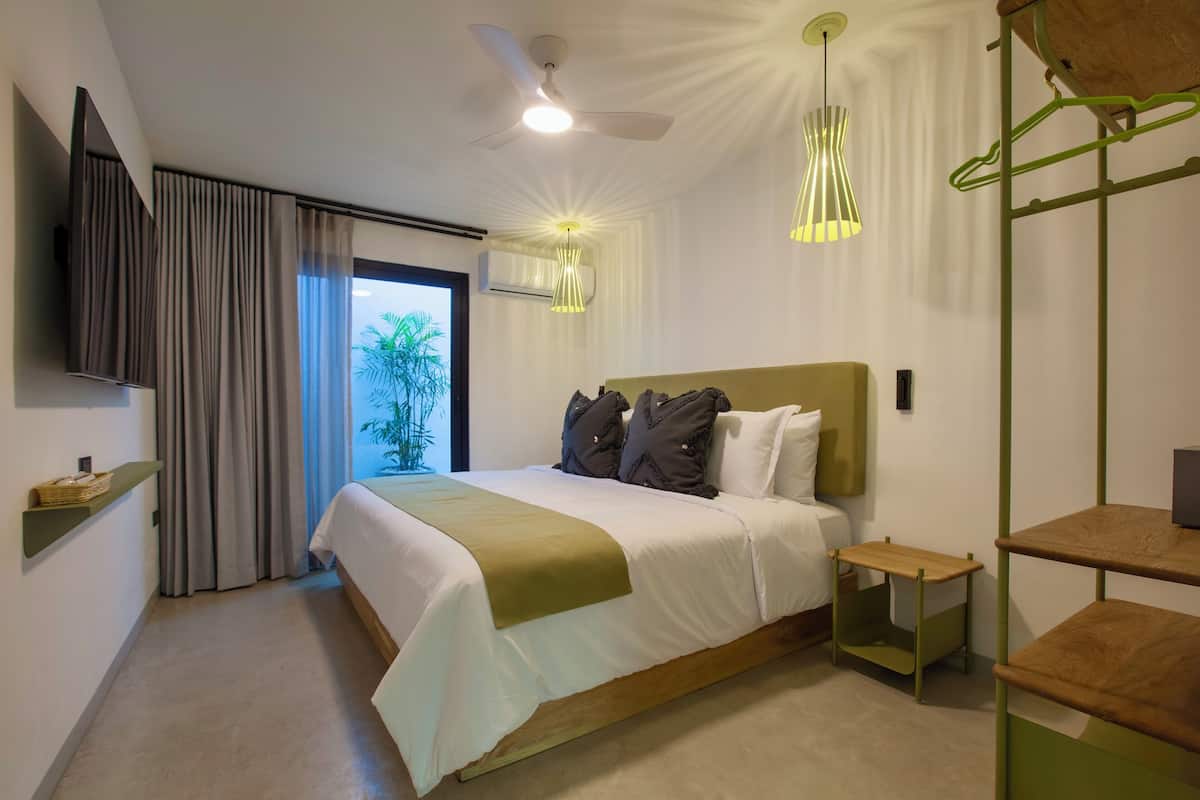 Deluxe suite | 1 slaapkamer, een kluis op de kamer, verduisterende gordijnen