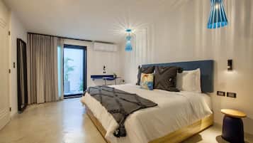 Elite Suite | In-room safe, blackout drapes, iron/ironing board, free WiFi