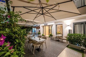 Bar (on property) - Hotel Portanova (Sarandë)