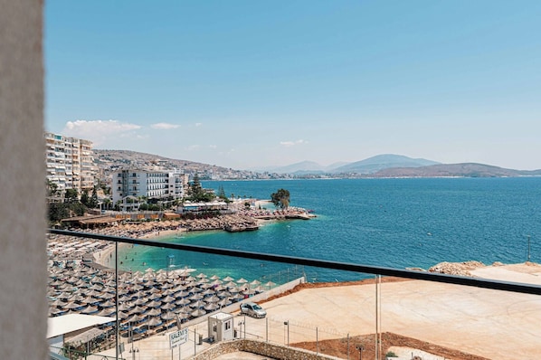 Chambre Triple Deluxe, balcon, vue mer | Vue depuis le balcon