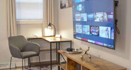 Grade A Working Class Safe Neighborhood 3BR up to 6 guests. Updated & Best Price
