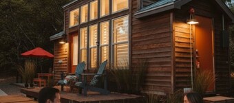 Aspire Cabin | Stylish Tiny House Retreat w Hot Tub, Sauna + Cold Plunge