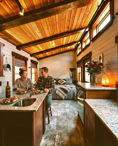 Wonder Cabin | Walk to Wine Tasting w Private Hot Tub + Sauna + Cold Plunge