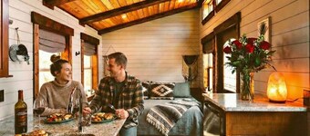 Wonder Cabin | Walk to Wine Tasting w Private Hot Tub + Sauna + Cold Plunge