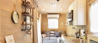 Steps from Wine Tasting, Hot Tub, Sauna: TinyCamp!