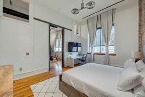 Desk, laptop workspace, iron/ironing board, free WiFi