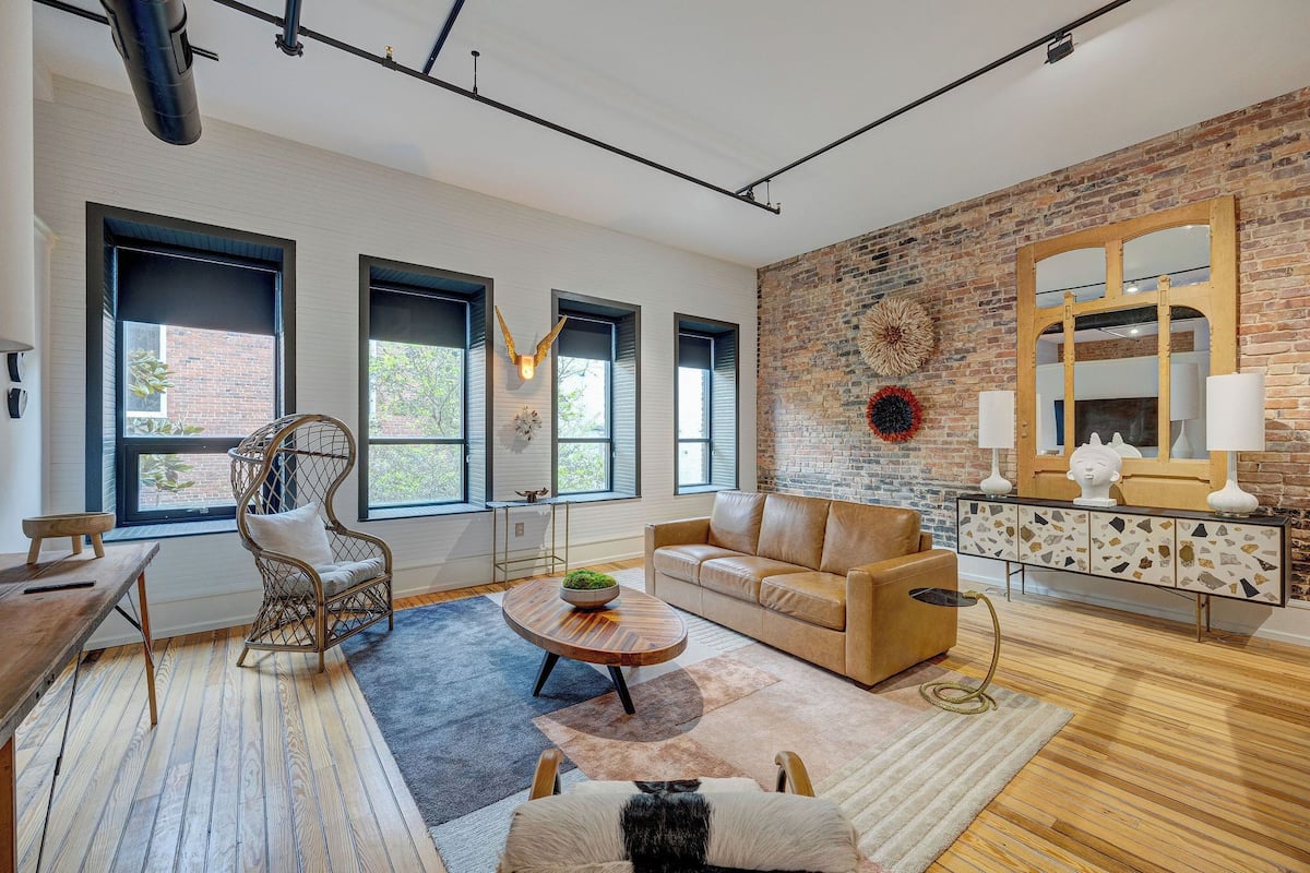 Luxe 220, Unit 2 - Front Street Suite (No Pets Allowed) | Stofa