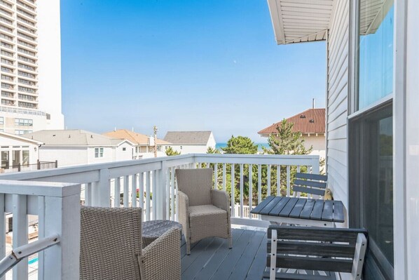 Property grounds - Atlantic City Oasis: Luxe 4BR Beachside Escape (Atlantic City)