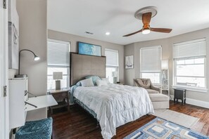 4 bedrooms, desk, WiFi, bed sheets