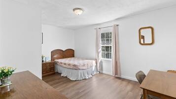3 habitaciones, escritorio, tabla de planchar con plancha y wifi