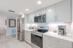 Condo, várias camas (Gullwing #803) | Cozinha privada | Fogão, torradeira