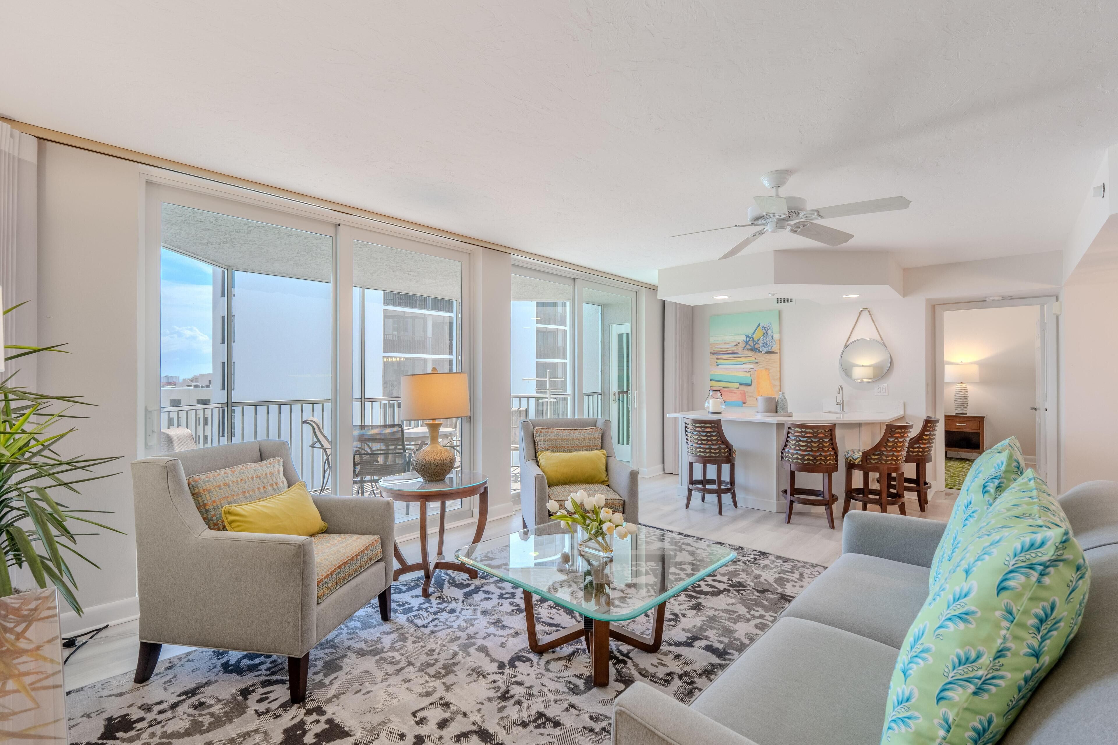 Condo, Multiple Beds (Gullwing #803) | Living area