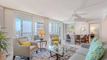 Condo, Multiple Beds (Gullwing #803) | Living area