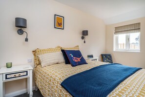 2 habitaciones, tabla de planchar con plancha y cuna de viaje