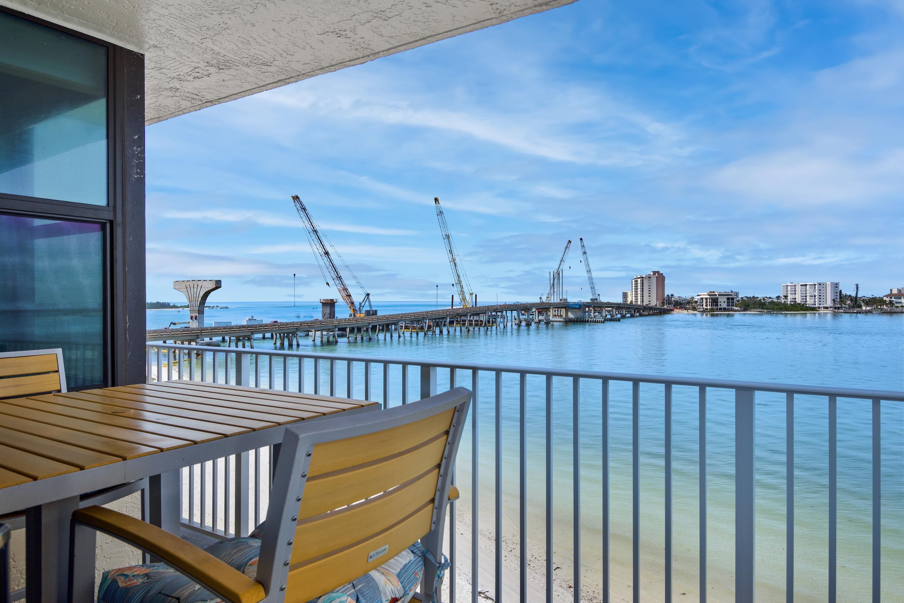 公寓客房, 1 張特大雙人床和 1 張沙發床 (Lovers Key Beach Club #303) | 住宿一隅