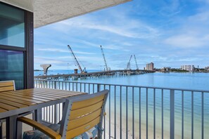 公寓客房, 1 張特大雙人床及 1 張梳化床 (Lovers Key Beach Club #303) | 住宿地面