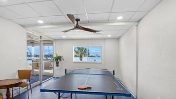 Condo, 1 cama King size y sofá cama (Lovers Key Beach Club #303) | Sala de juegos