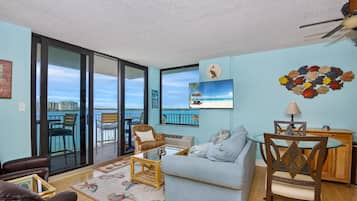 Leilighet, 1 kingsize-seng med sovesofa (Lovers Key Beach Club #303) | Oppholdsområde