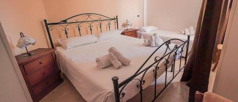 1 bedroom, WiFi, bed sheets