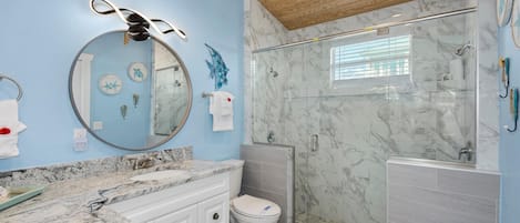 Maison, plusieurs lits (Tan Lines) | Salle de bain