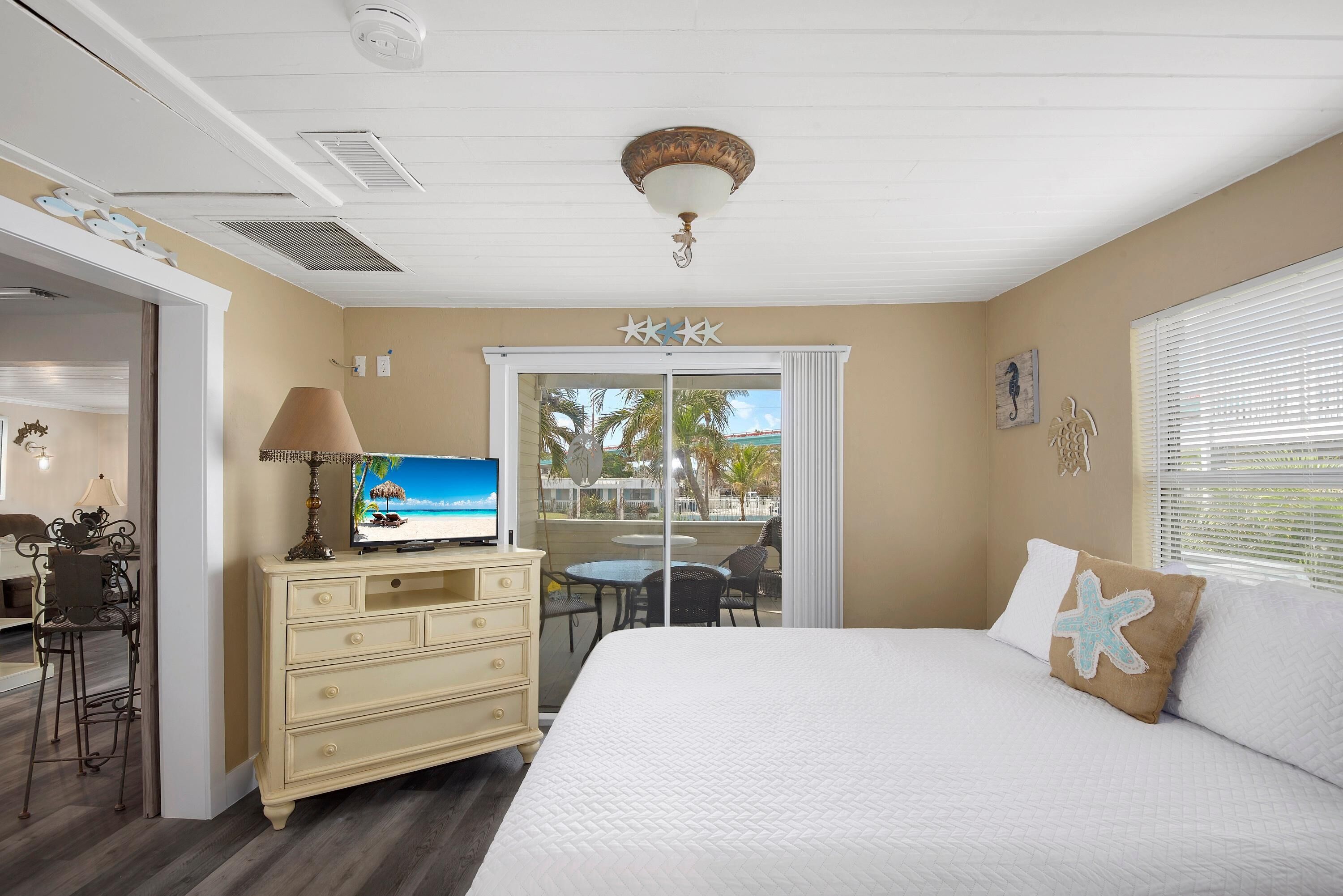 Nhà, nhiều giường (Tan Lines) | 2 phòng ngủ 