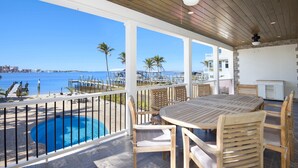 Outdoor dining - Bayview Sunset Getaway A (Fort Myers Beach)