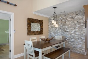 Casa, várias camas (Bayview Sunset Getaway A) | Opções para refeição
