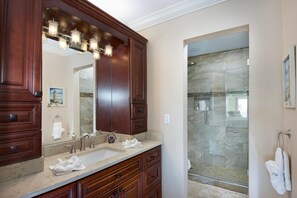 House, Multiple Beds (Bayview Sunset Getaway A) | Bathroom